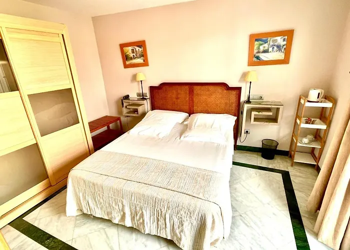 孔德去卡德纳斯酒店 2*