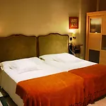 Hotel Conde De Cardenas 2*