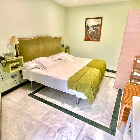 Hotel Conde De Cardenas