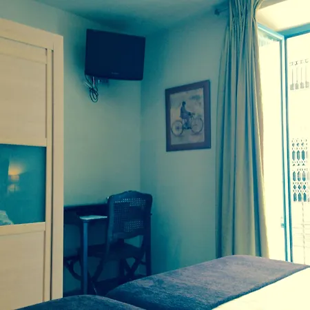 Conde De Cárdenas 2*