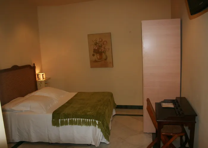 Otel Conde De Cardenas 2*