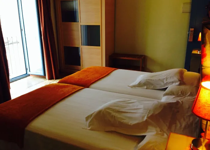 Hotel Conde De Cardenas 2*