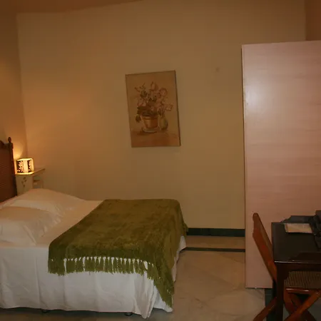 Hotel Conde De Cardenas 2*
