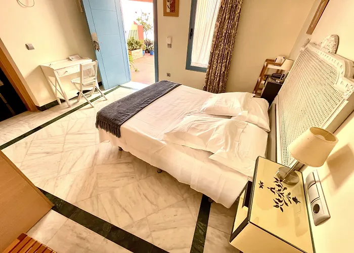 Отель Conde De Cardenas